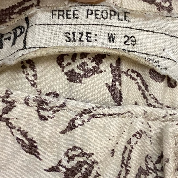 Free People Boho Print Cream Denim Ankle Pants  Size 29 - Picture 5 of 6